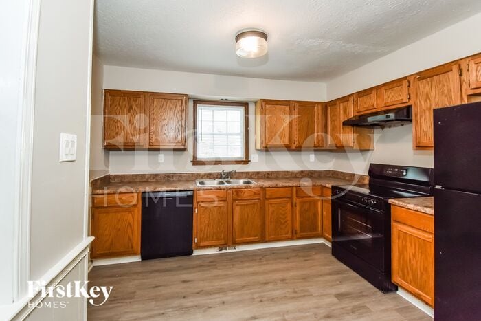 Building Photo - 6385 Kinston Park Dr