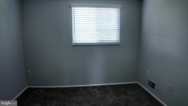 Building Photo - 1721 Springhouse Ct