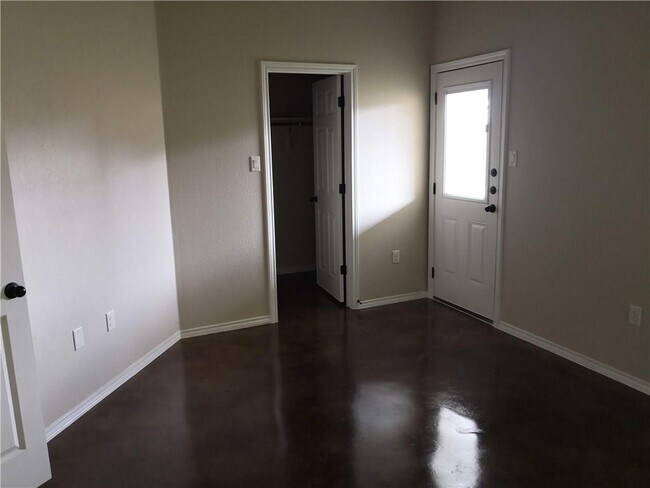 Building Photo - 233 Joanne Lp