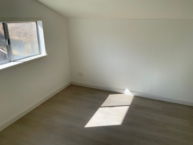 Building Photo - Stunning Remodeled 4 bedroom Hercules Home