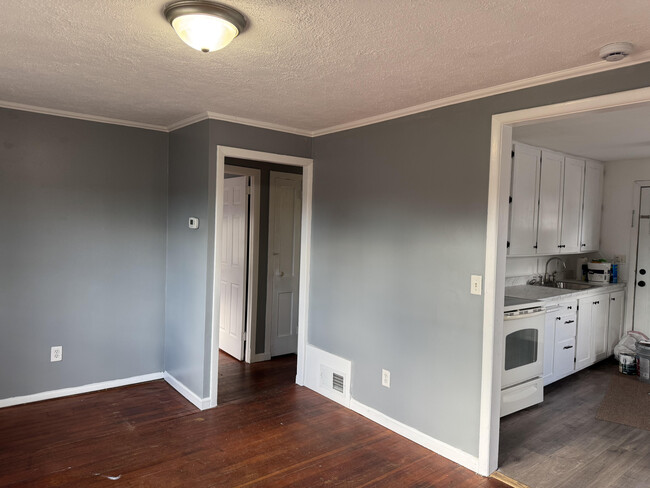 LR view to kitchen - 10 Birmingham Ct