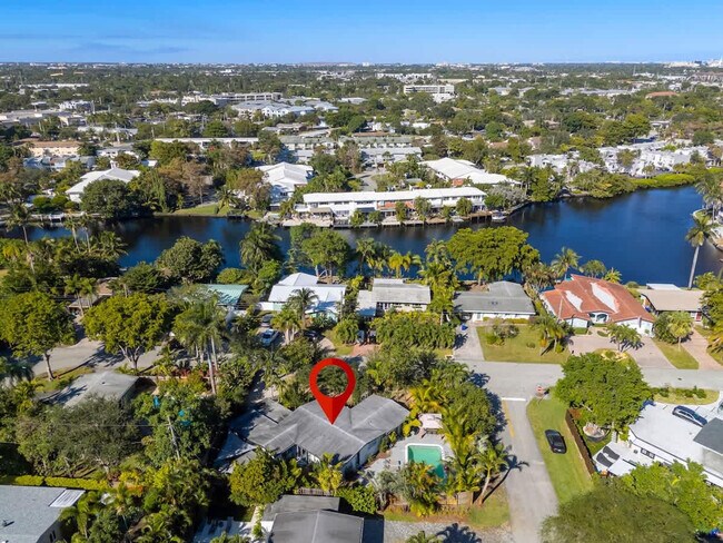 Building Photo - 714 NE 17th Ct