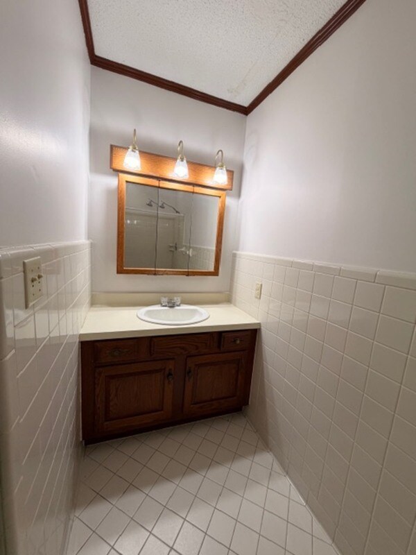 Building Photo - 250 Running Deer Rd