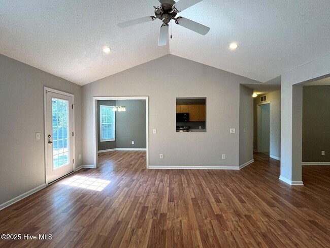 Building Photo - 205 Woodgreen Ln