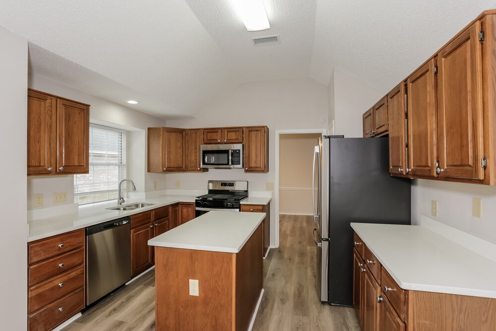 Building Photo - 712 Stain Glass Dr