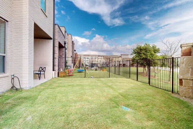 Building Photo - 1077 Maverick Dr