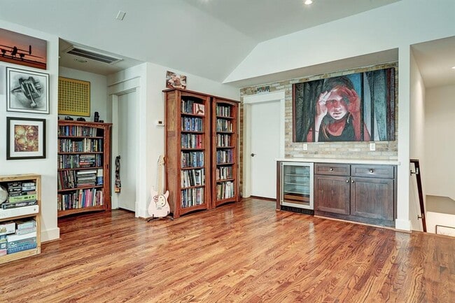 Building Photo - Introducing a remarkable property with a r...