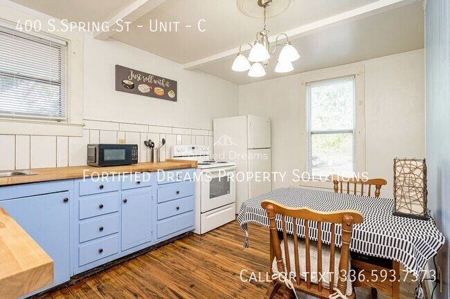 Building Photo - 400 S.Spring St - Unit-C