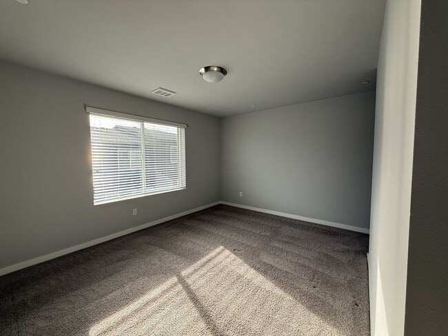 Building Photo - Modern 3BD/3BTH Home for Lease ~ Small Pet Friendly!