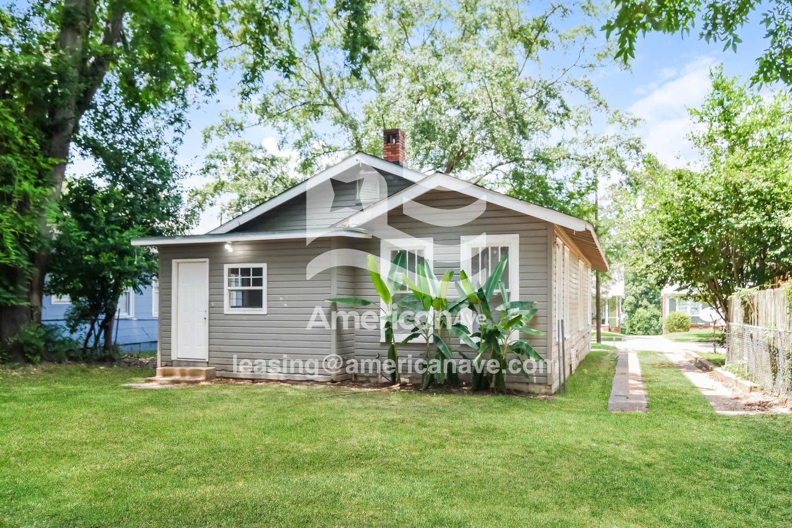 Building Photo - 2140 Winona Ave
