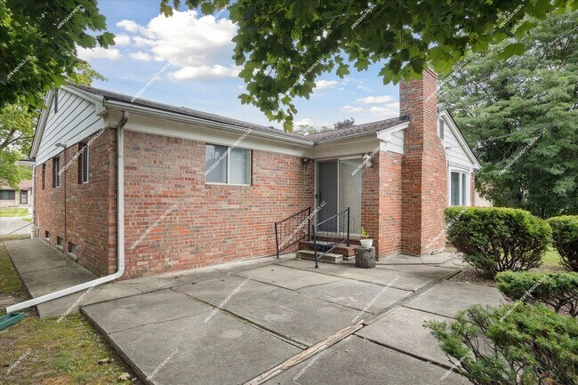 Building Photo - Rare Rental! Beautiful 1900 sq ft 3-bedroo...