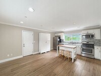 Building Photo - Charming 2BD/2BA Condo in University Heigh...
