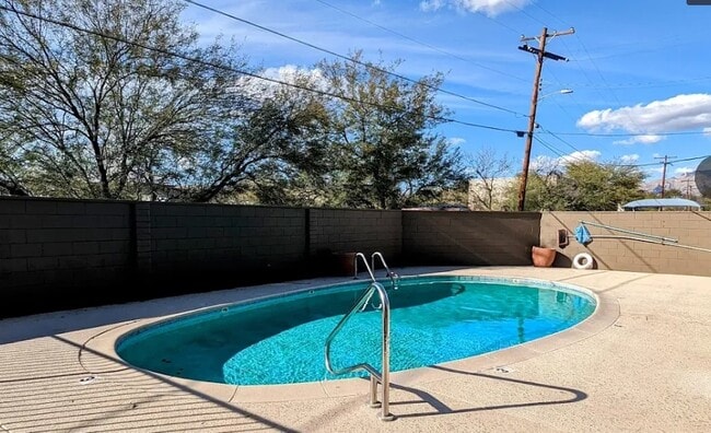 Building Photo - 2821 N Columbus Blvd