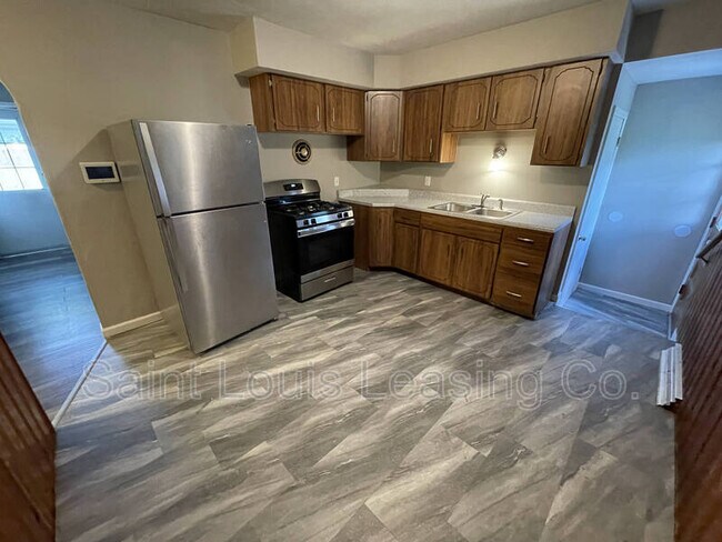 Building Photo - 3592 Valley Wood Dr
