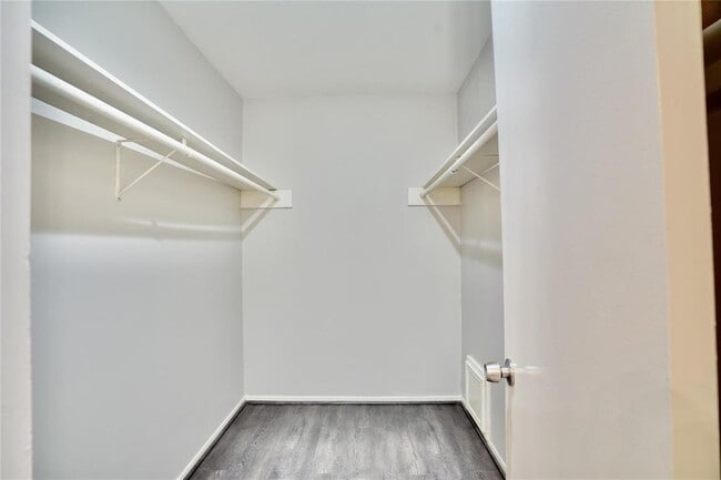 Building Photo - 10811 Sugar Hill Dr