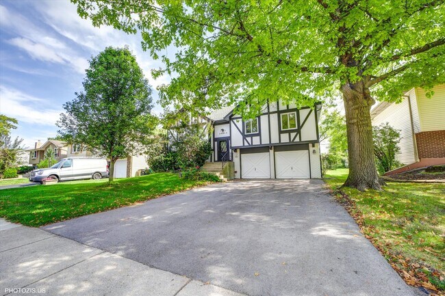 Building Photo - 14813 Holly Ct