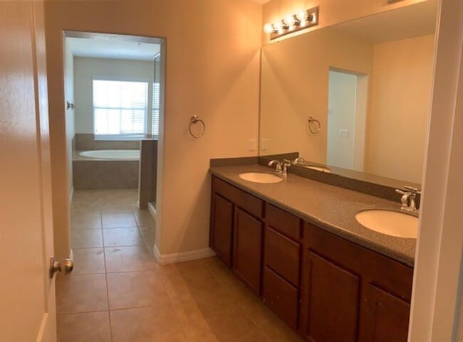 Building Photo - 3-story, 3/3.5, updated, townhome in the h...