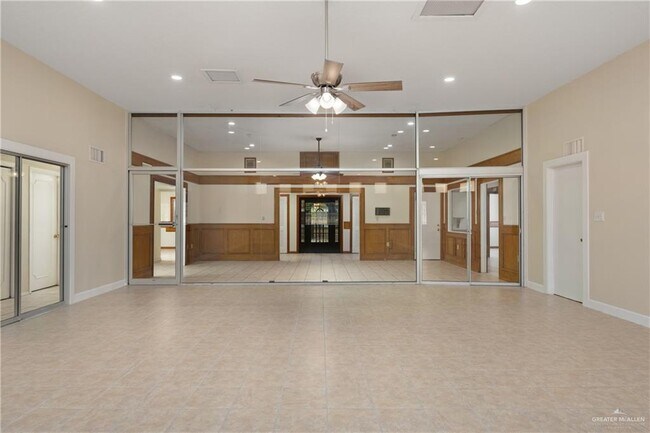 Building Photo - 612 N Ware Rd