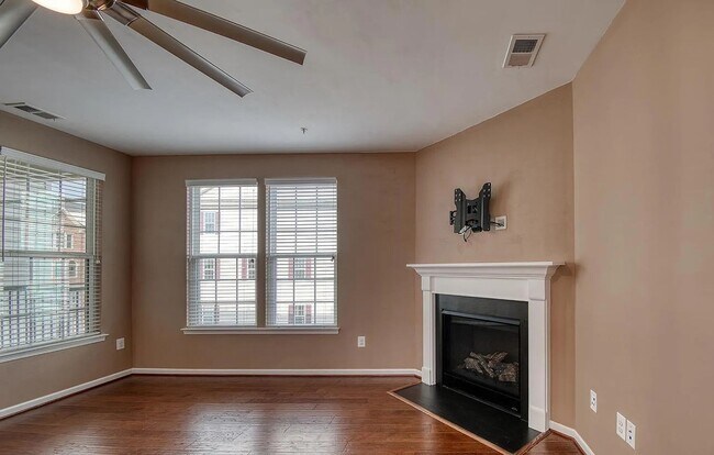 Building Photo - 4906 Small Gains Wy