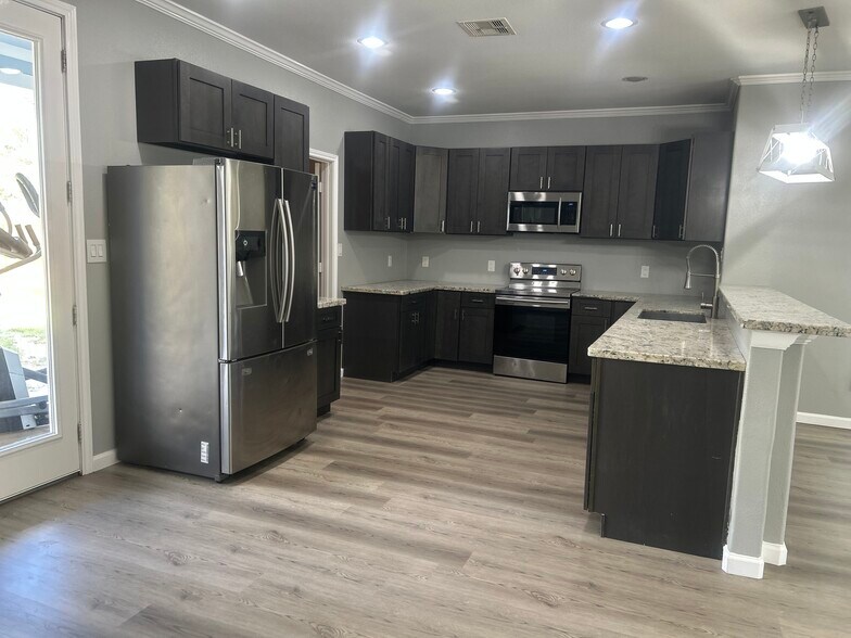 Building Photo - 6599 Johnson Ln