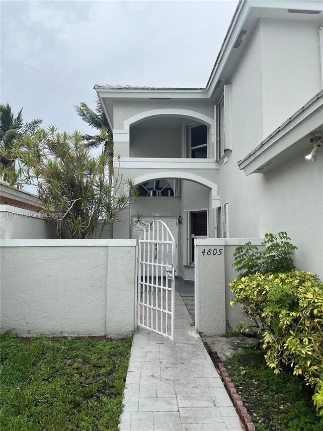 Building Photo - 4805 SW 154th Ave