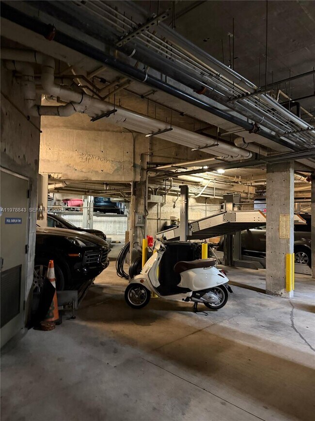 Building Photo - 2699 Tigertail Ave