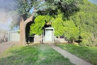 Building Photo - Large 3 bed 2 bath