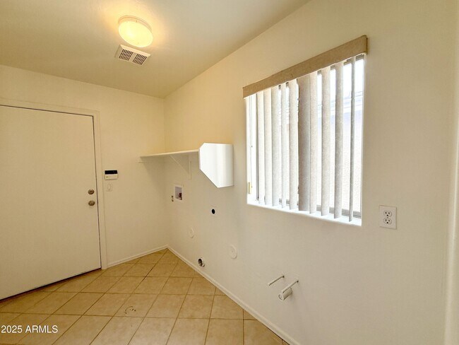 Building Photo - 2538 W Maldonado Rd