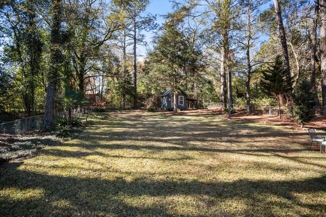 Building Photo - 1 Bedroom 1 Bath Duplex in the Heart of Auburn