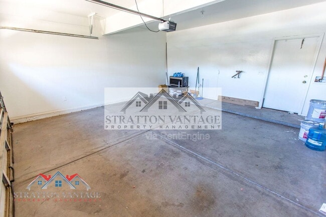 Building Photo - 2185 N Mosley Dr