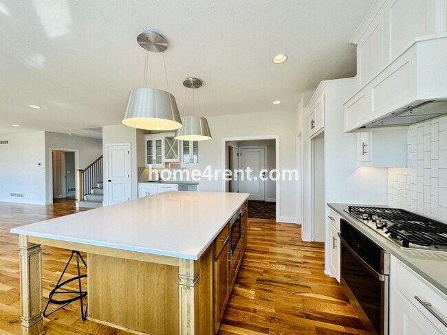 Building Photo - Exceptional Olathe Home in the Cedar Creek Subdivision w/ Wood Floors and a Finished Basment!