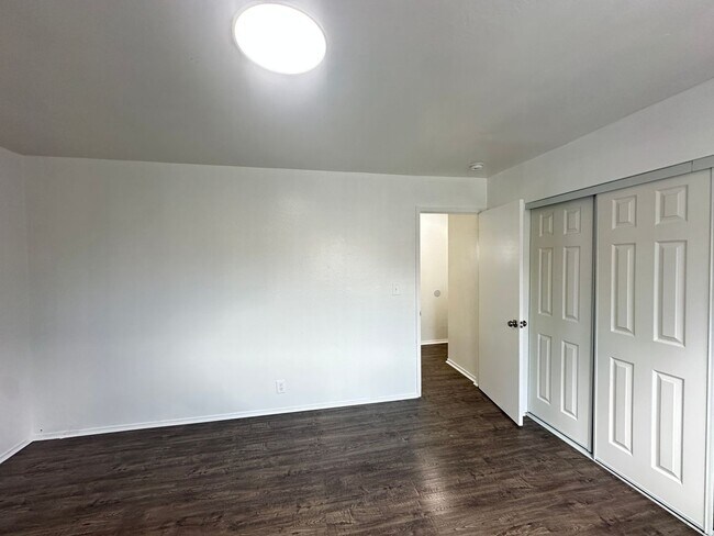 Building Photo - 3408