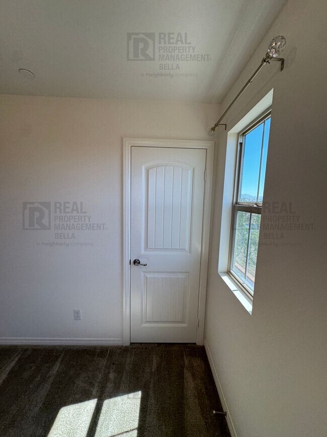Building Photo - Spacious Menifee Home with Open Floor Plan, Walk-In Closets & Covered Patio