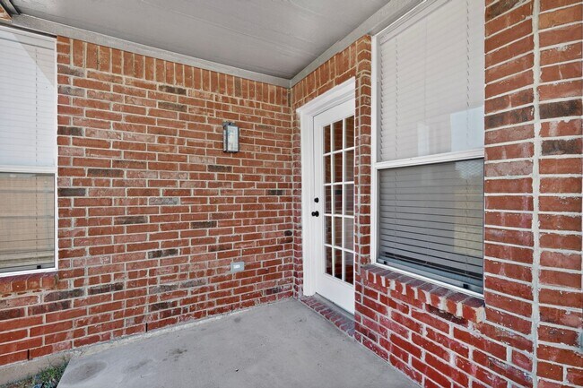 Building Photo - 7314 Gillon Dr