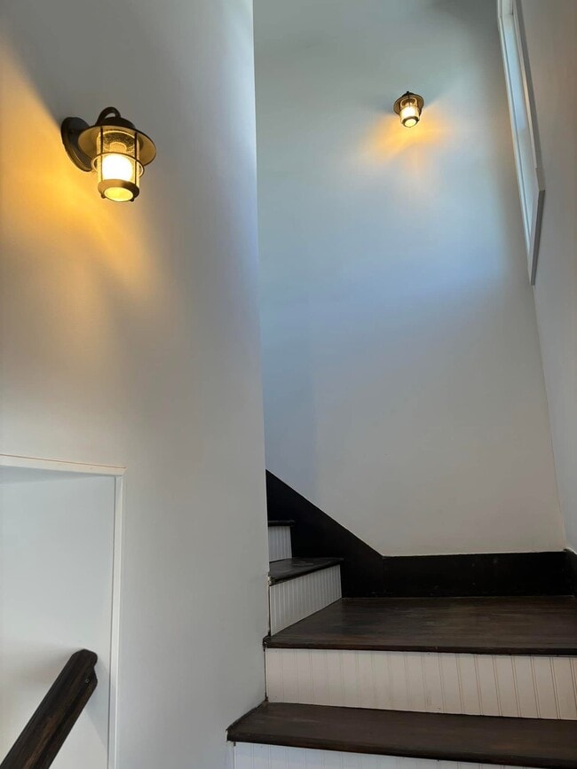 Building Photo - 166 18th St