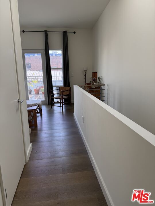 Building Photo - 940 E 2nd St