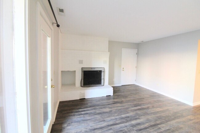 Building Photo - 1112 Blue Ridge Dr