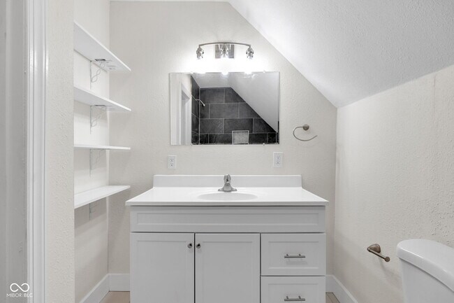 Building Photo - 3160 Graceland Ave