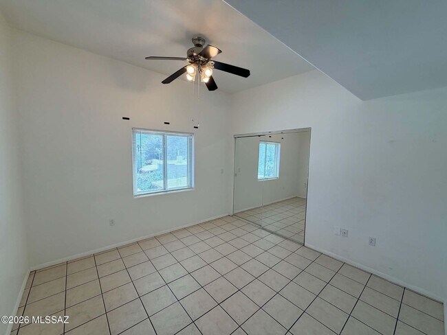 Building Photo - 934 N Campbell Ave