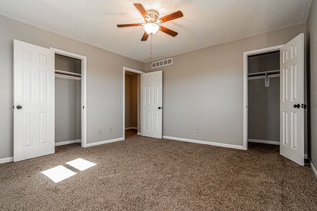 Building Photo - 1369 Parkside Dr