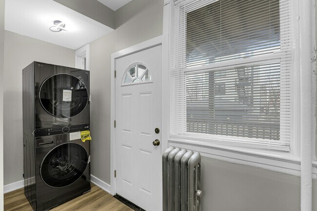 Building Photo - 6360 S Greenwood Ave