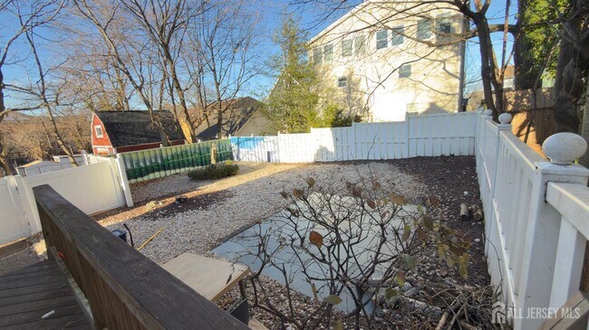 Building Photo - 55 Suydam St