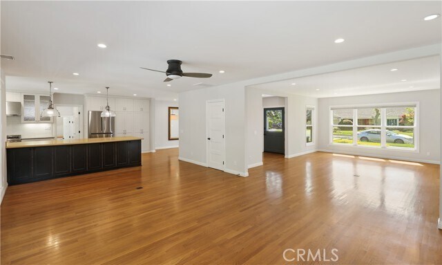 Building Photo - 933 W Riviera Dr