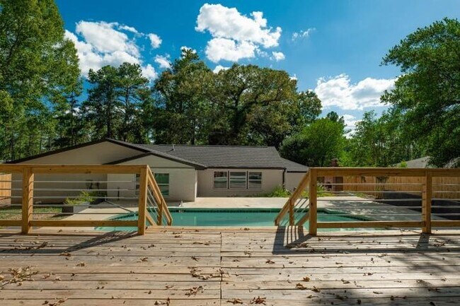 Building Photo - 3154 N Druid Hills Rd