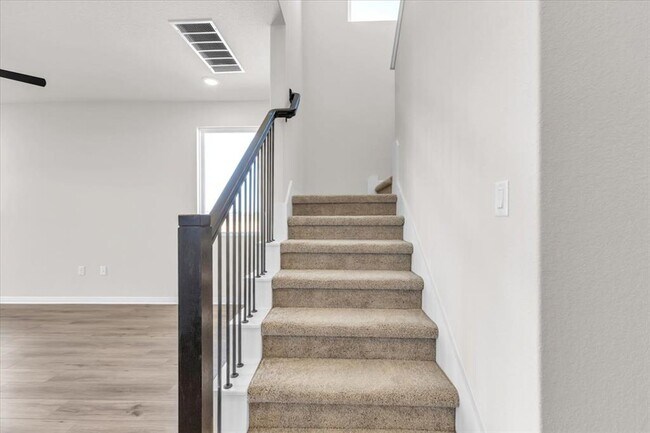 Building Photo - 302 Willow Heights Drive