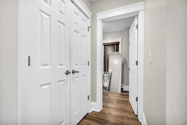 Building Photo - 1501 E 105th St