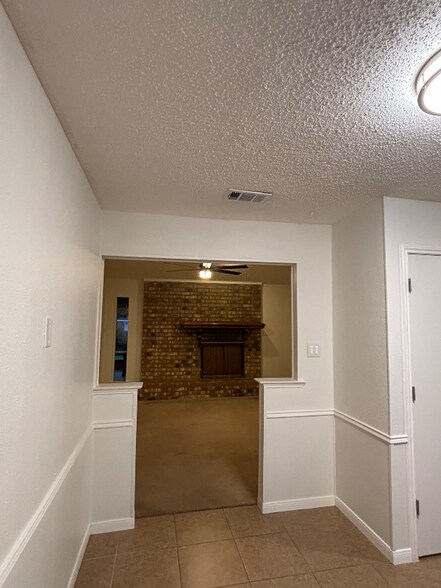 Building Photo - 1707 Chisolm Trail