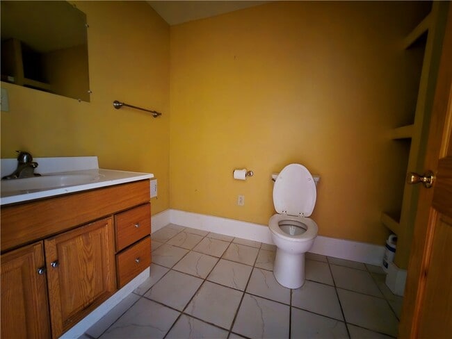 Building Photo - 494 Exchange St