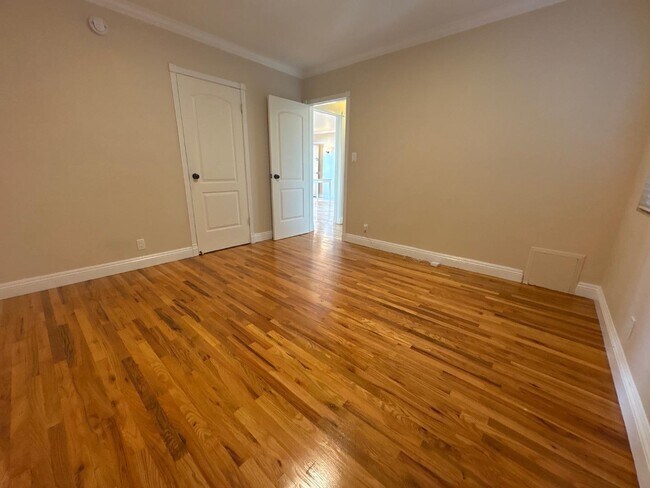 Building Photo - 11719 Mayfield Ave