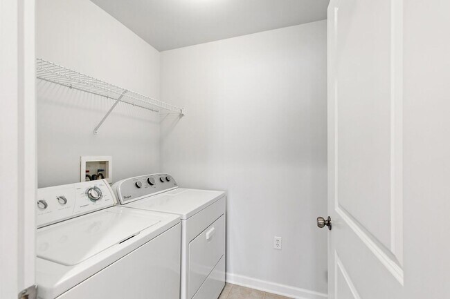 Building Photo - Stunning Berkman Plaza Condo